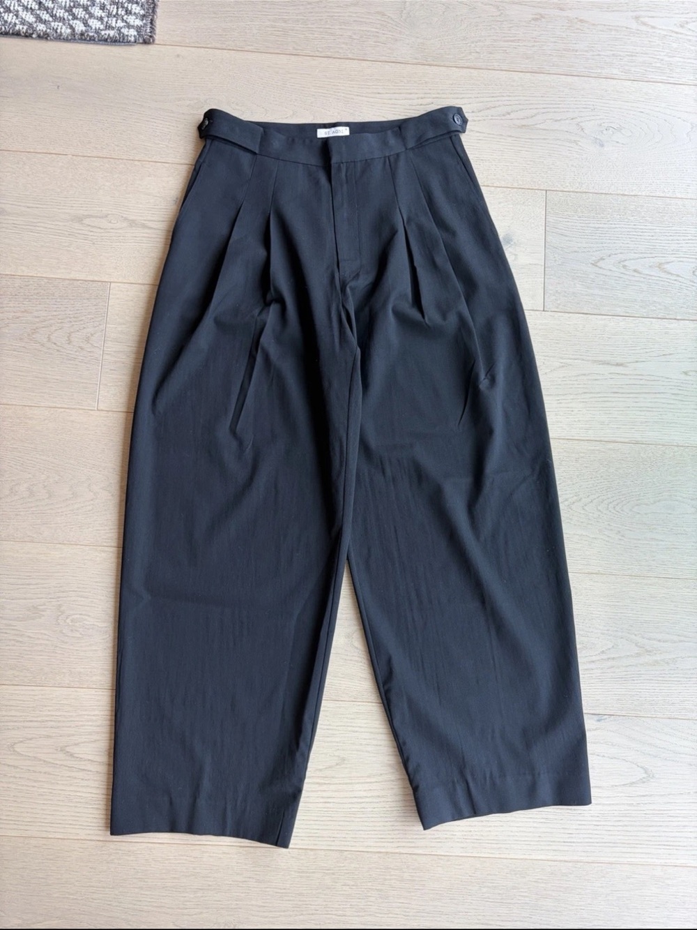 Women’s Black Pleated Relaxed-Fit Pants
